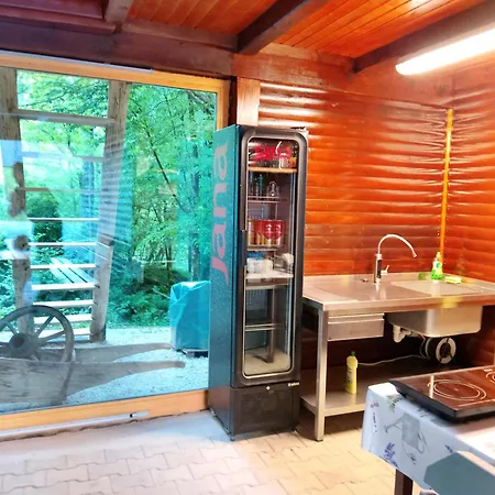 & Glamping Grintovec 普雷德沃尔